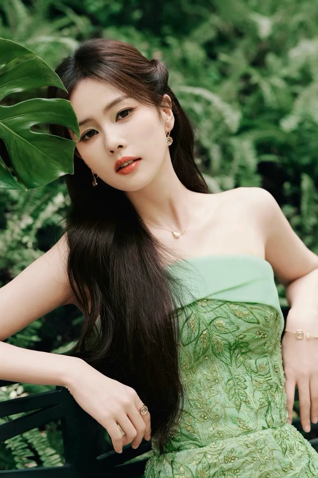 白鹿绿色裙子写真插图3