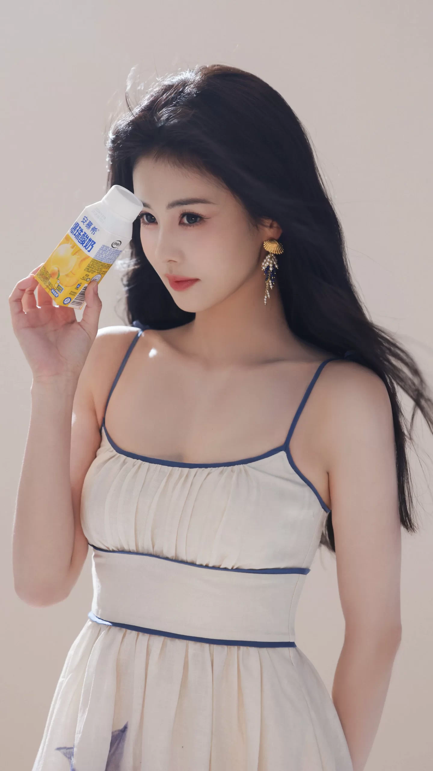 白鹿白裙子写真插图11