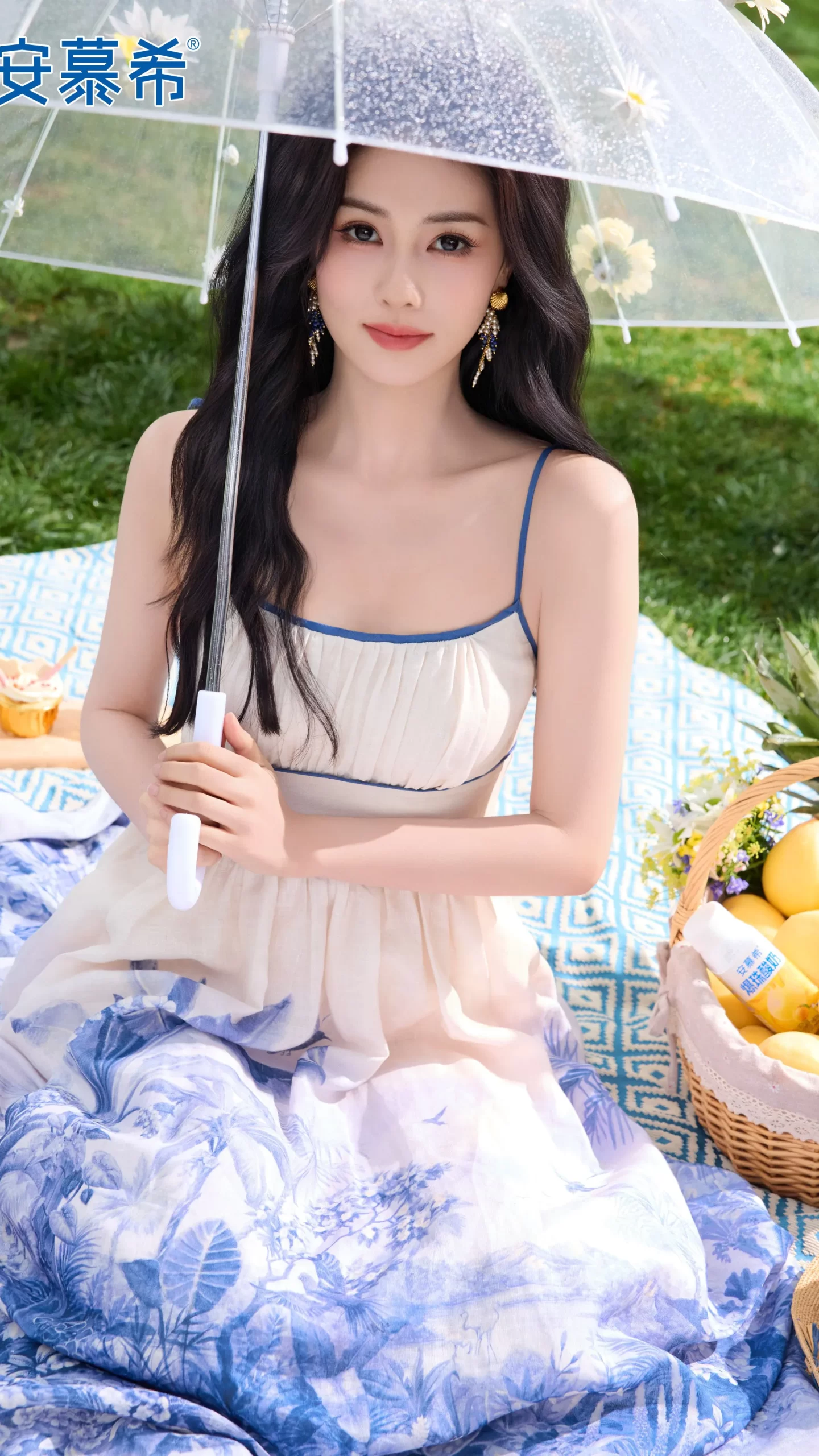 白鹿白裙子写真插图6