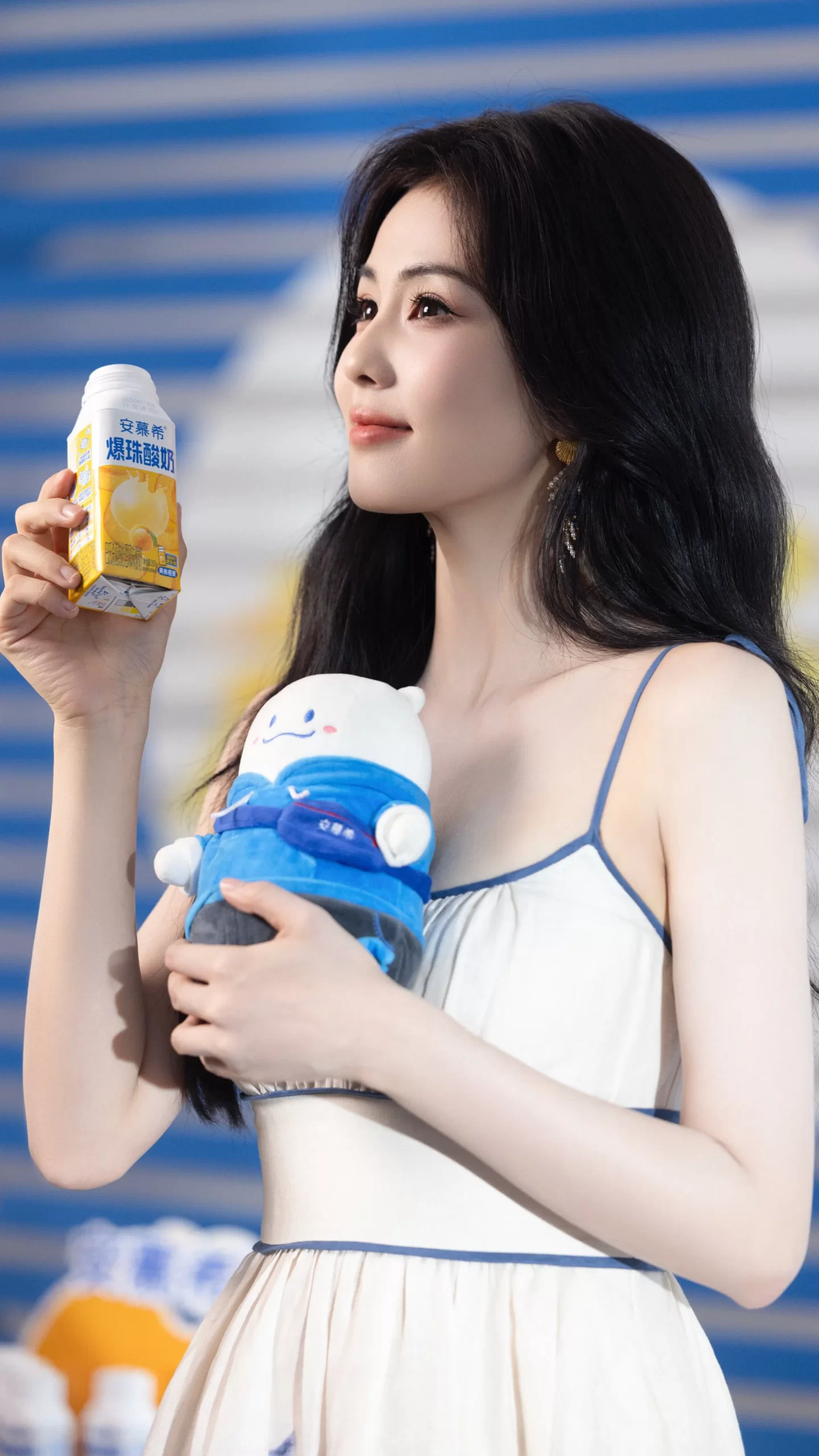 白鹿白裙子写真插图4