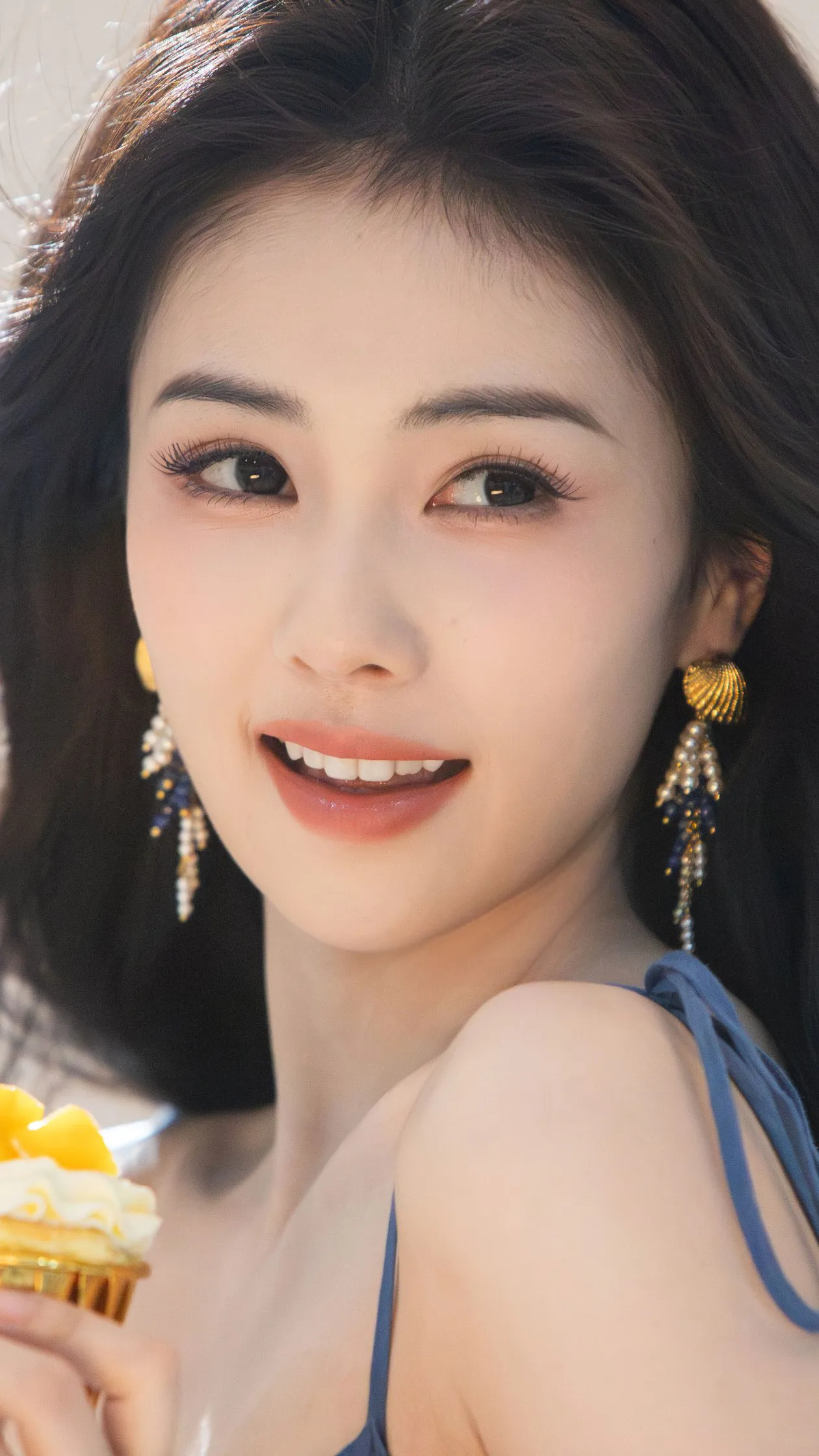 白鹿白裙子写真插图3