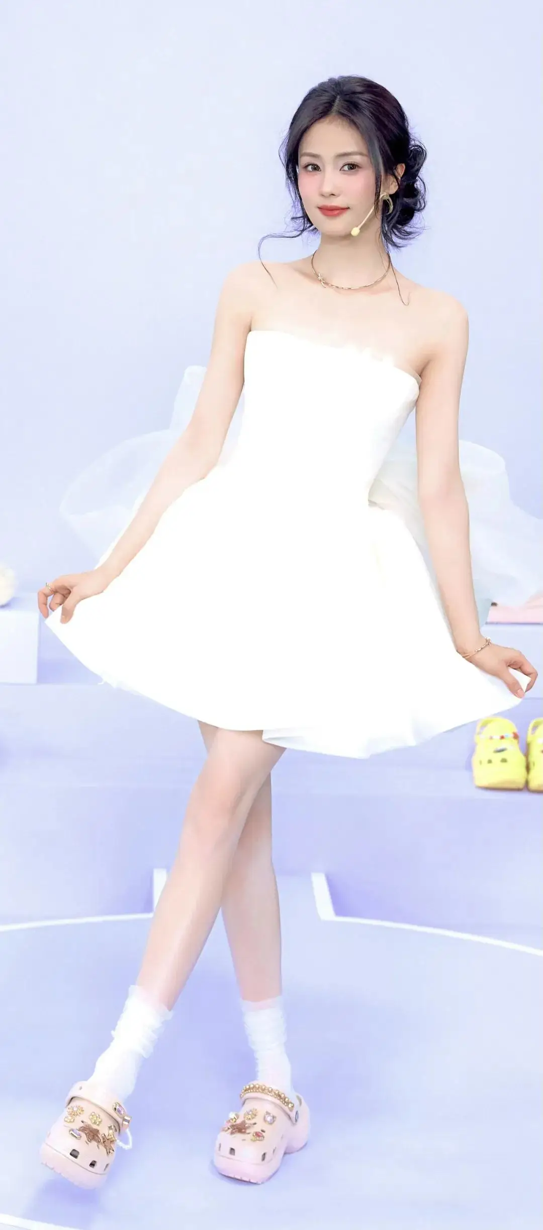 白鹿白裙写真插图2
