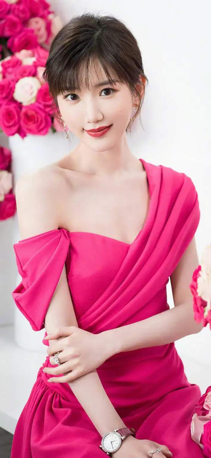 毛晓彤粉色裙子写真插图3