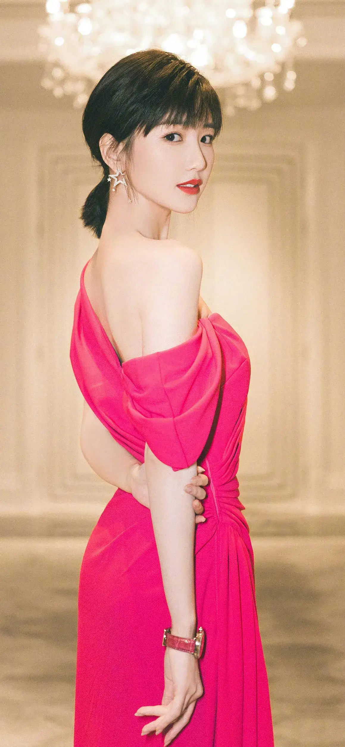 毛晓彤粉色裙子写真插图1