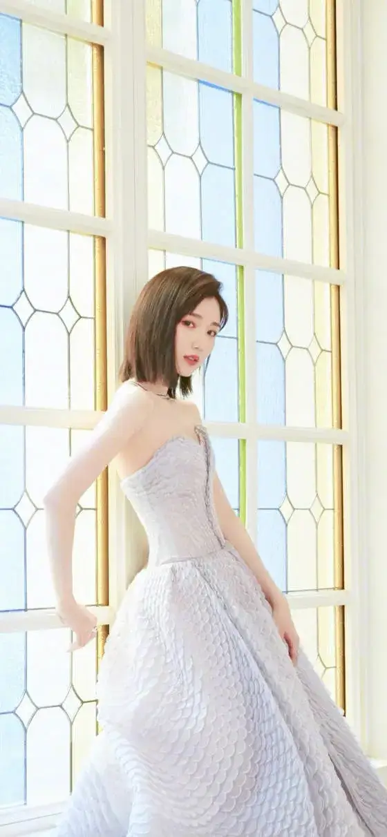 毛晓彤紫色裙子写真插图3