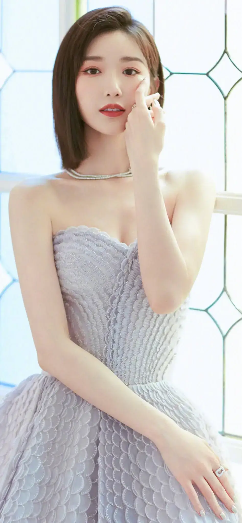 毛晓彤紫色裙子写真插图1
