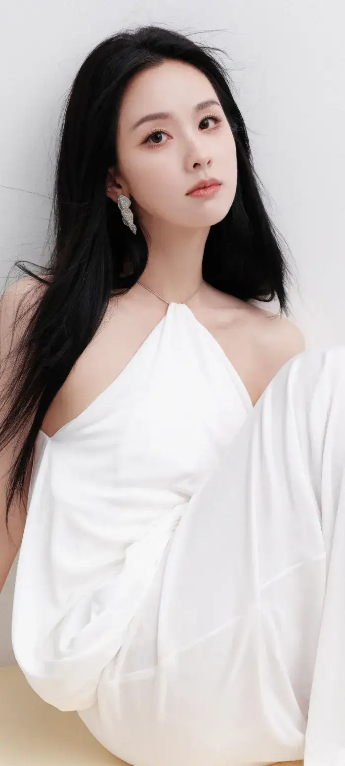 陈都灵白裙写真插图6