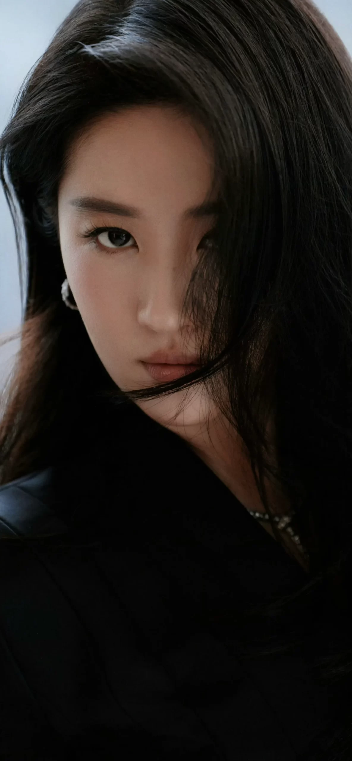 刘亦菲黑色套装写真插图5