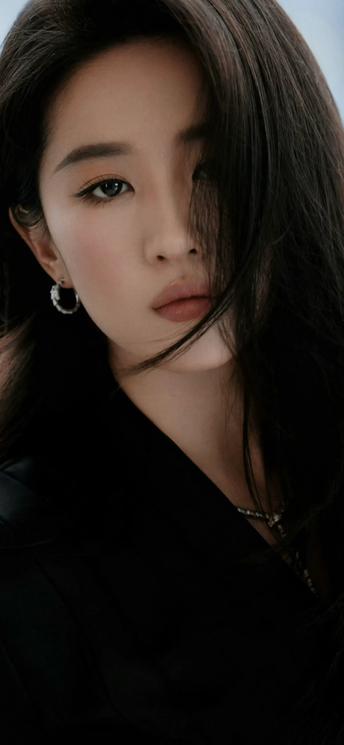 刘亦菲黑色套装写真插图3