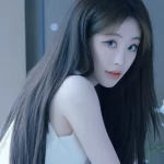 祝绪丹白色长裙写真
