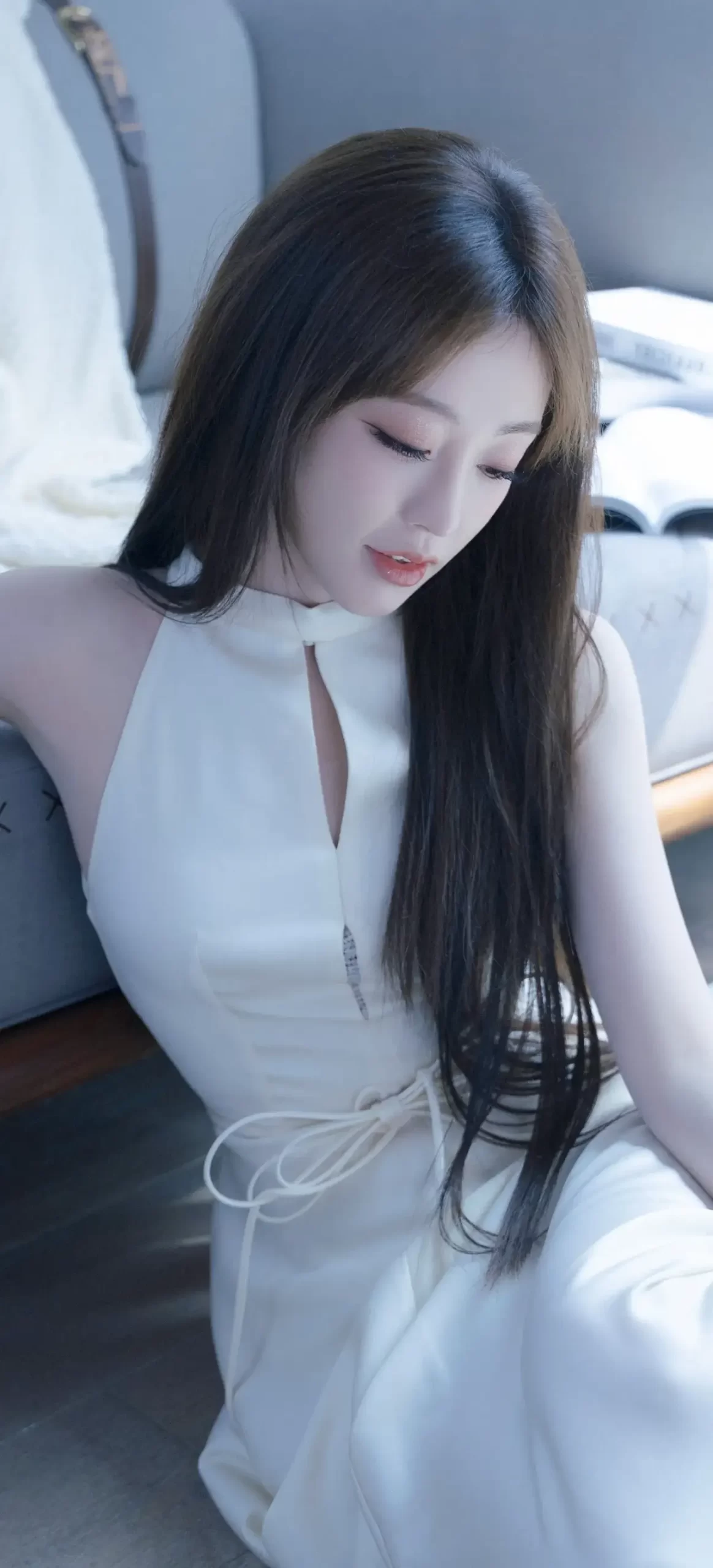 祝绪丹白色长裙写真插图6