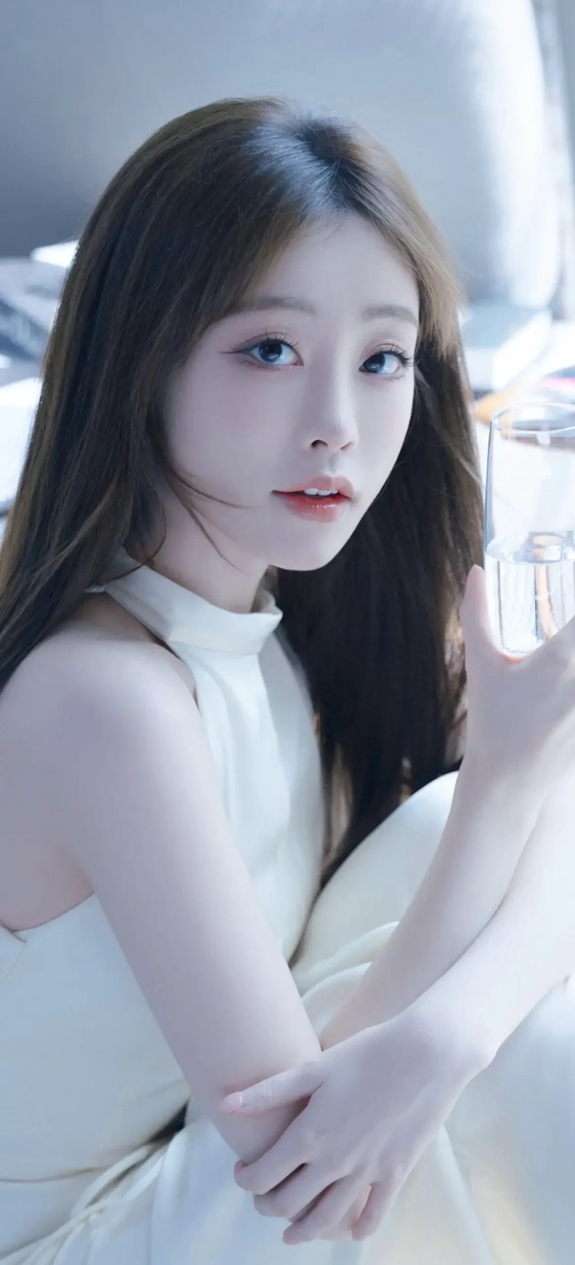 祝绪丹白色长裙写真插图5