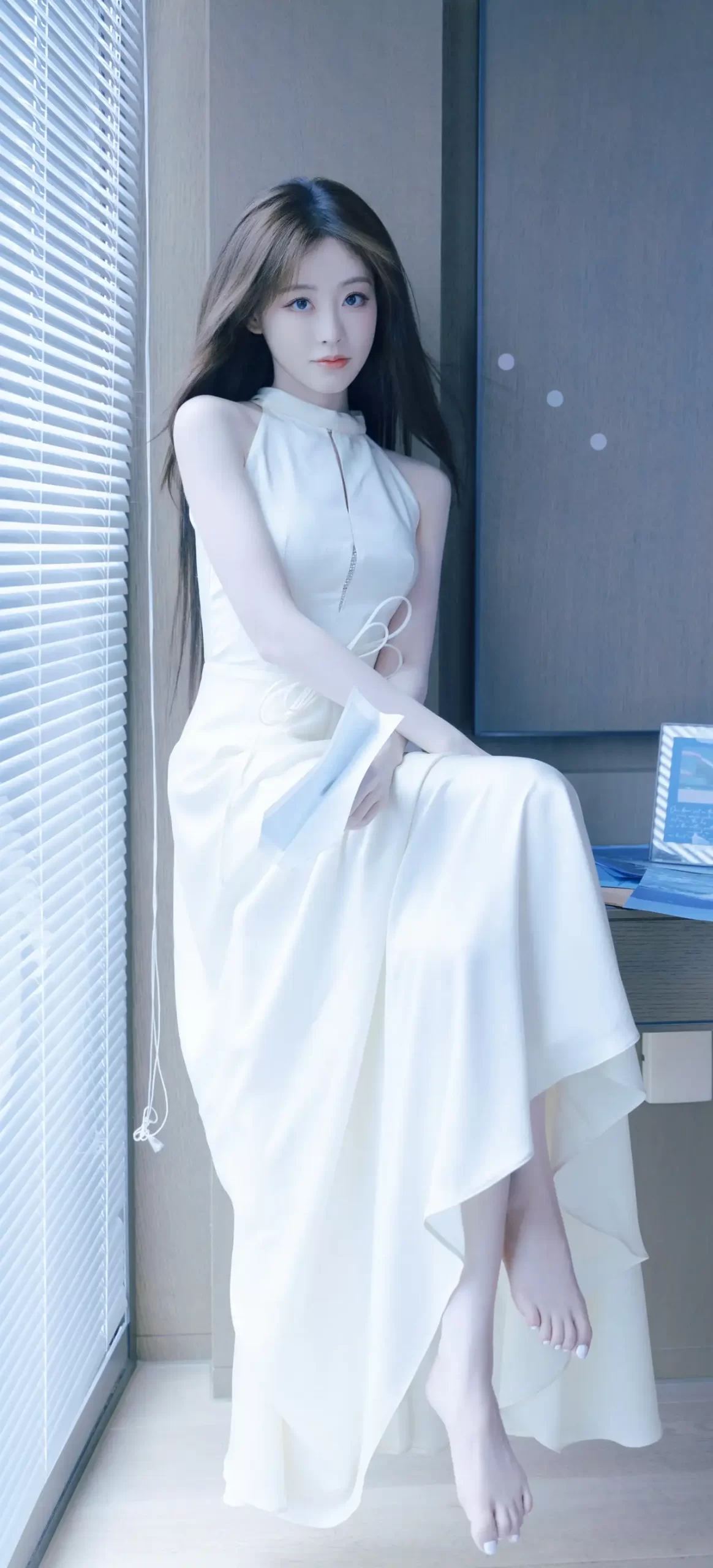 祝绪丹白色长裙写真插图3