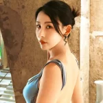 贾青露背长裙写真