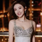 唐艺昕吊带裙写真