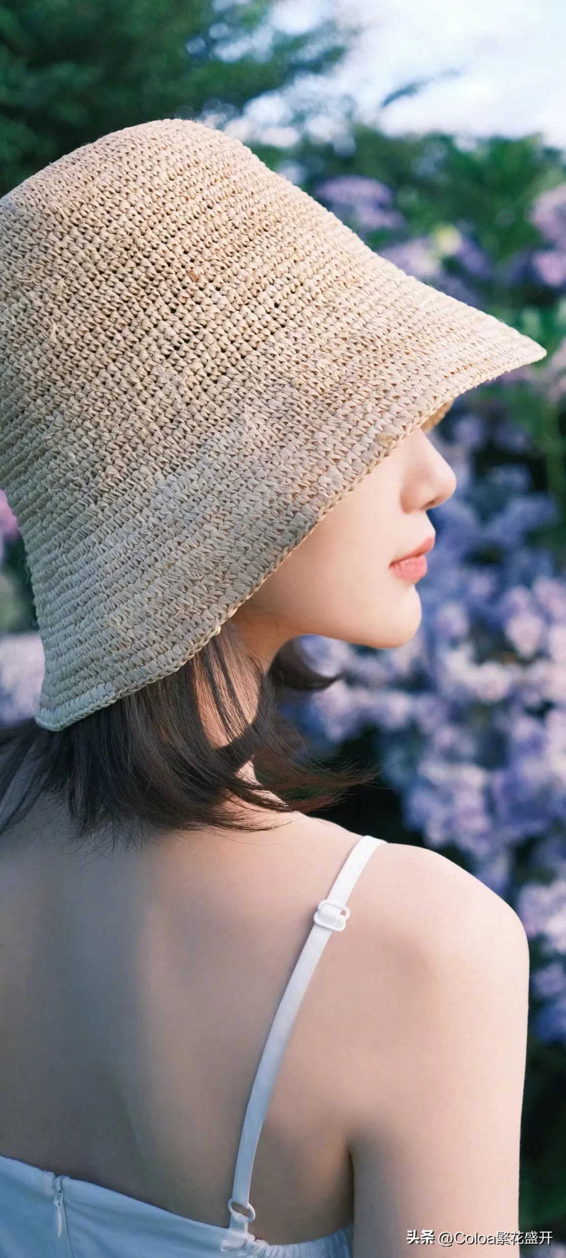 毛晓彤碎花裙写真插图2